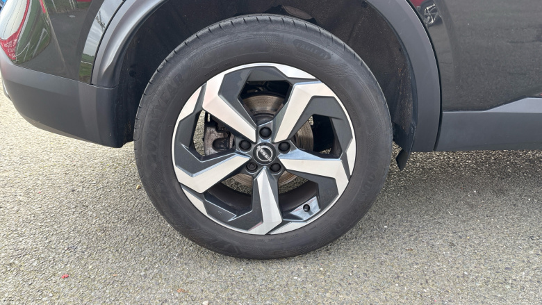 Nissan Qashqai 1.3 DiG-T MH N-Connecta 5dr Petrol Hatchback